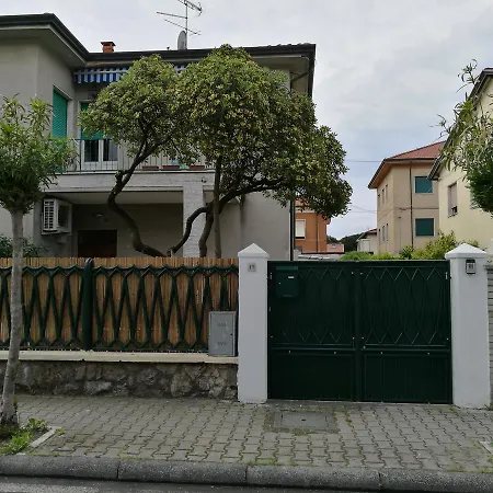 Ca Giuliana Pensjonat Marina Di Carrara